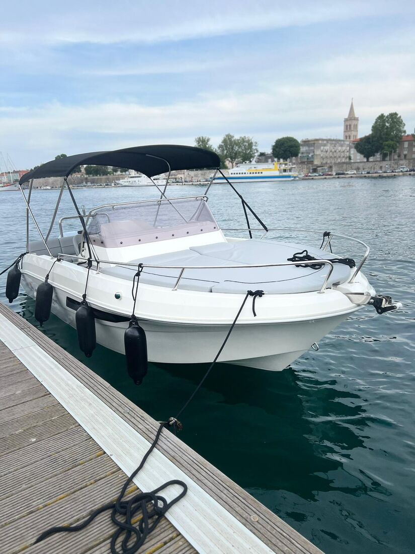 Atlantic Marine Sun Cruiser 630 – Sportboot der Bootsvermietung Skipper Zadar (2)