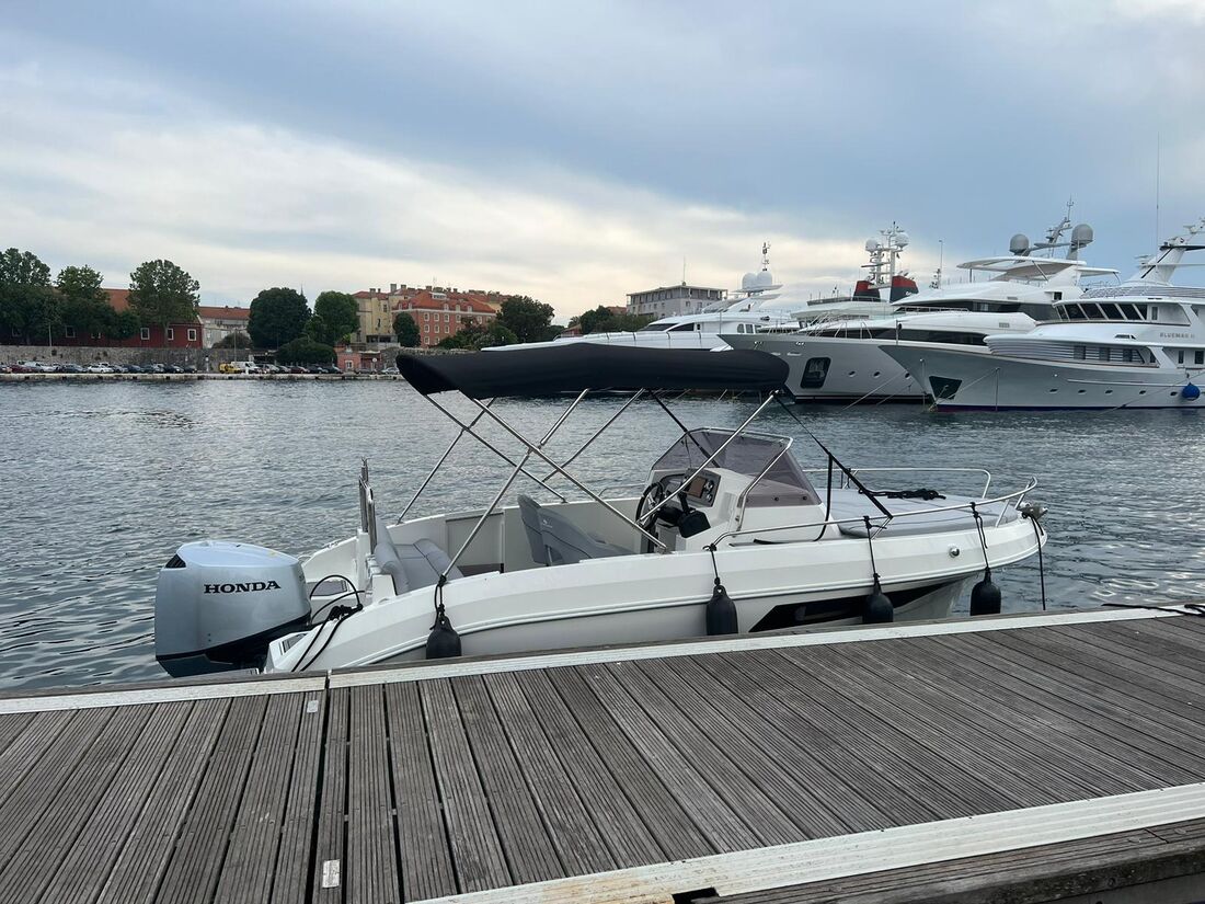Atlantic Marine Sun Cruiser 630 – Sportboot der Bootsvermietung Skipper Zadar (4)