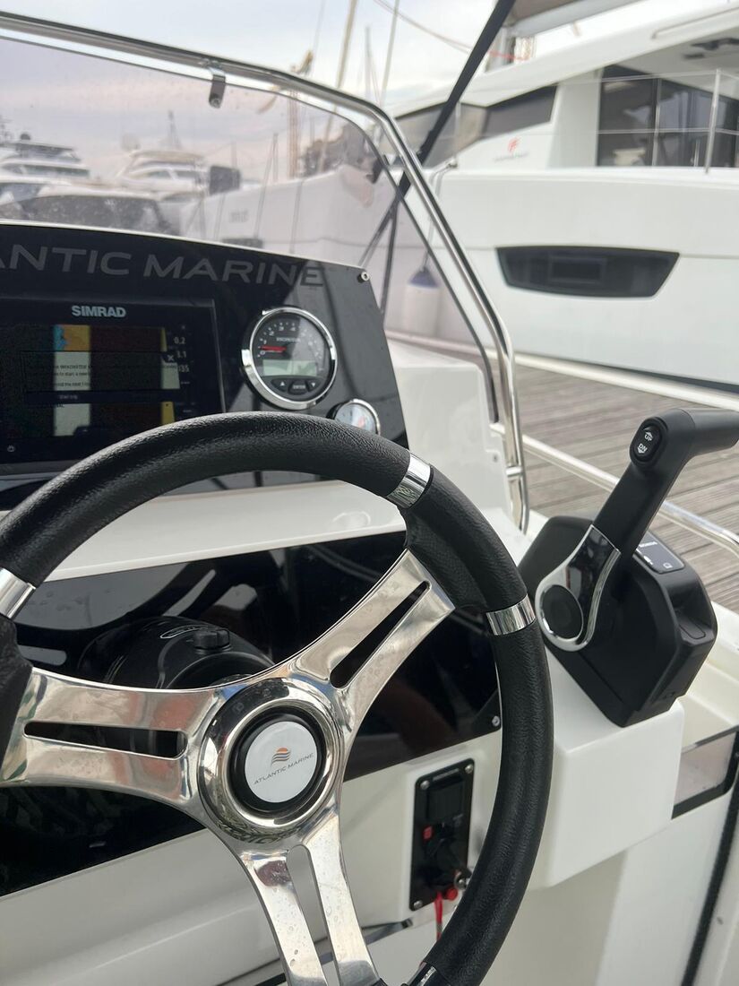 Atlantic Marine Sun Cruiser 630 – Sportboot der Bootsvermietung Skipper Zadar (7)