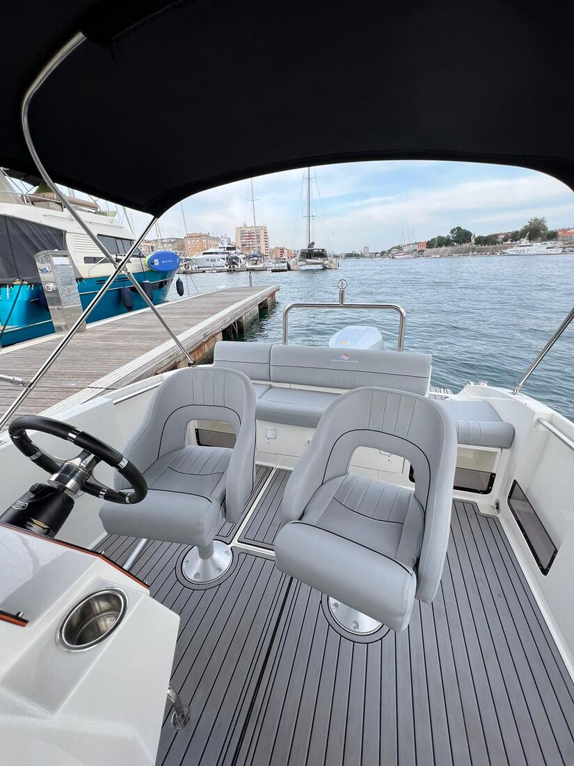 Atlantic Marine Sun Cruiser 630 – Sportboot der Bootsvermietung Skipper Zadar (8)