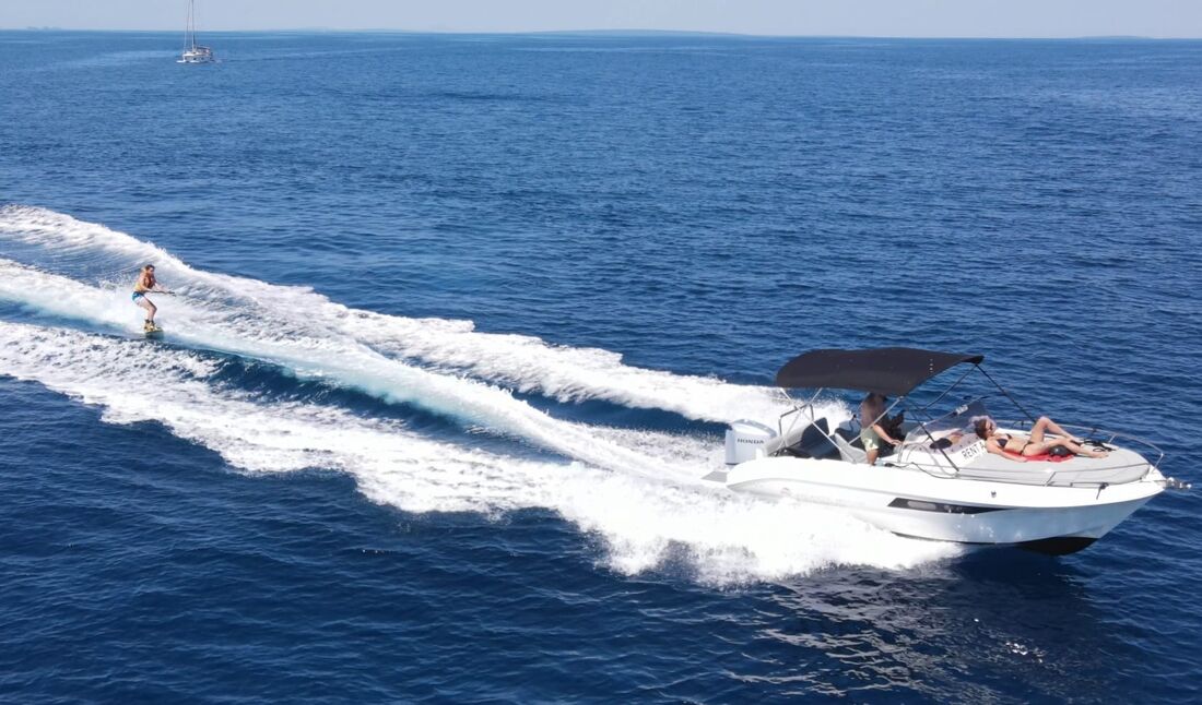 Atlantic Marine Sun Cruiser 630 – Sportboot der Bootsvermietung Skipper Zadar (9)
