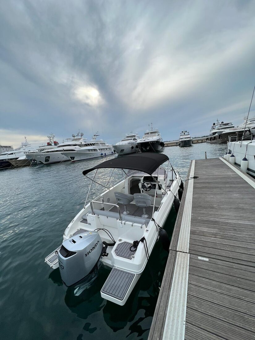 Atlantic Marine Sun Cruiser 630 – Sportboot der Bootsvermietung Skipper Zadar